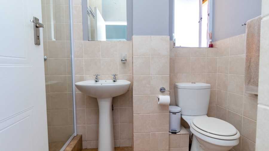 To Let 3 Bedroom Property for Rent in The Coves North West